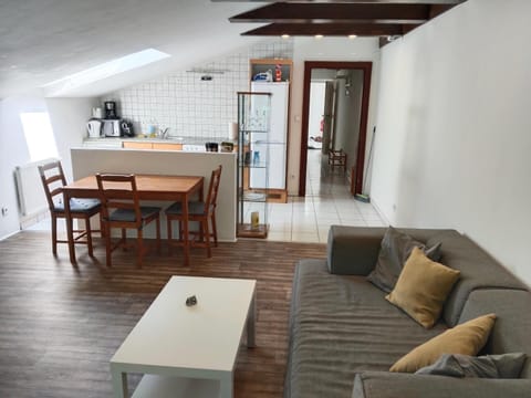 Kitchen or kitchenette, Living room, Seating area, Dining area