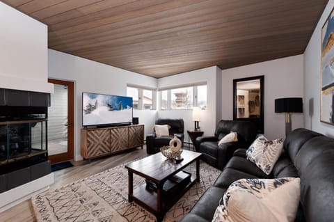 Eolus 422 House in Purgatory