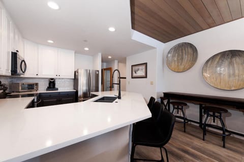 Eolus 422 House in Purgatory