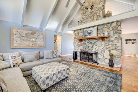 Haven On The Horizon about 1 Mi to Marina House in Carroll County