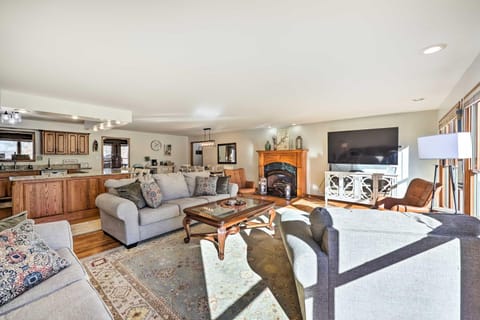 Hot Tub and Shared Dock Lakefront Grove House House in Ozark Mountains