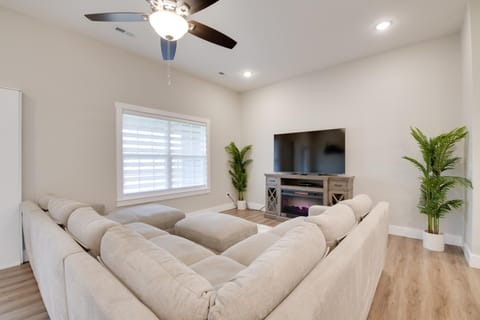 Family-Friendly Ozark Villa - Centrally Located House in Ozark