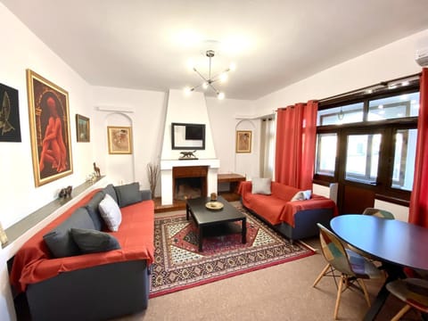 TV and multimedia, Living room, Seating area, Dining area