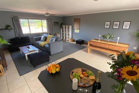 Living room, Photo of the whole room