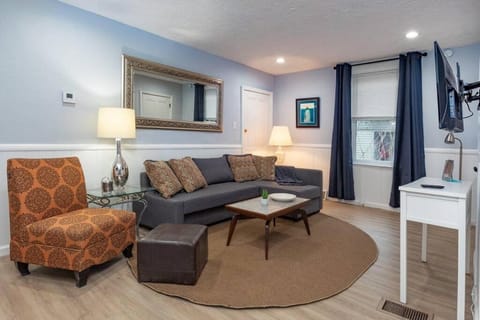 Stylish and Refined with Easy City Access Apartment in Pittsburgh