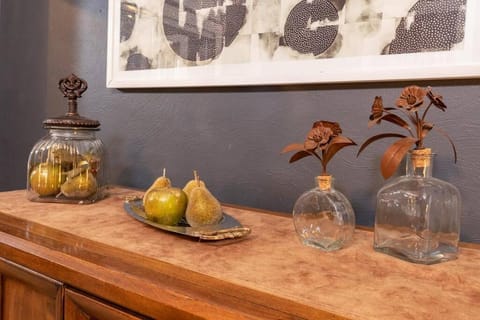 Stylish and Refined with Easy City Access Apartment in Pittsburgh