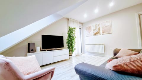 TV and multimedia, Living room, Seating area