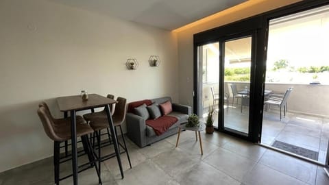 Patio, View (from property/room), Balcony/Terrace, Living room, Seating area, Dining area