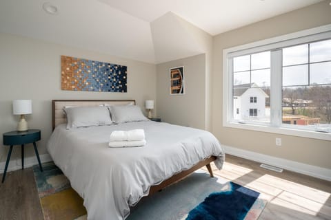 Luxurious Home on Lake Kalamazoo Apartment in Saugatuck