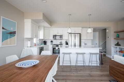 Luxurious Home on Lake Kalamazoo Apartment in Saugatuck