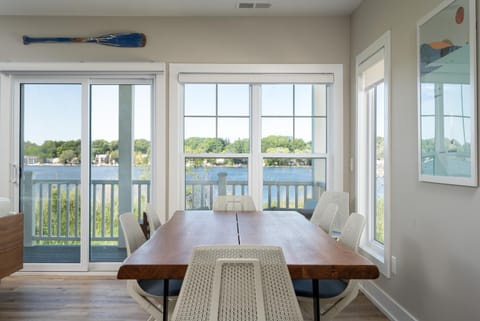 Luxurious Home on Lake Kalamazoo Apartment in Saugatuck