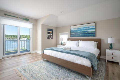 Luxurious Home on Lake Kalamazoo Apartment in Saugatuck