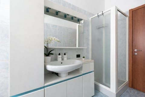 San Siro Big House Wifi Netflix Free Parking Apartment in Milan