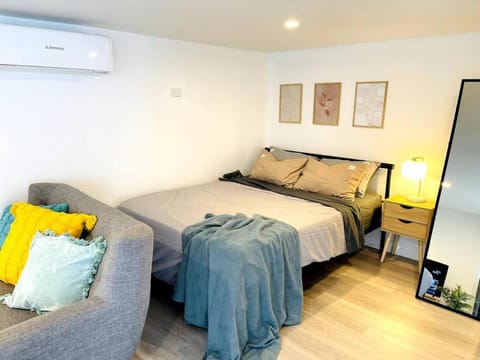 Bed, air conditioner