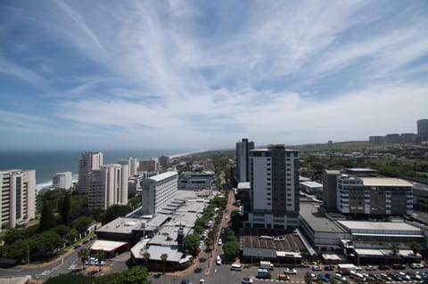 Day, Neighbourhood, City view, Sea view