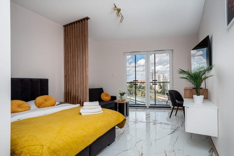 Bed, Living room, Photo of the whole room, Seating area
