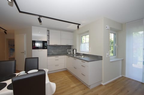 Kitchen or kitchenette, Dining area, dishwasher, stove