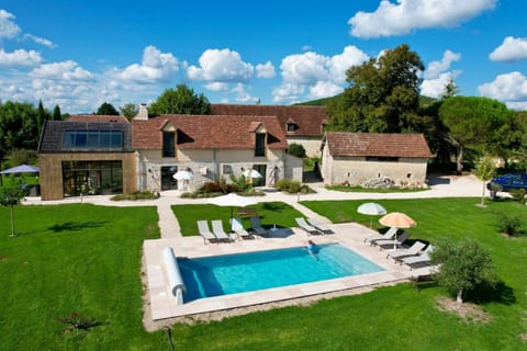 Property building, Nearby landmark, Garden, Balcony/Terrace, Garden view, Swimming pool, Breakfast, Parking, internet
