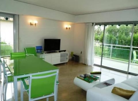 TV and multimedia, View (from property/room), Balcony/Terrace, Living room, Seating area, Dining area, Evening entertainment