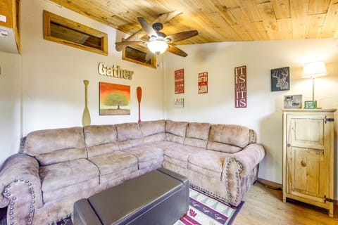 1 Mi to Grand Lake Pet-Friendly Cabin with Grill! Cabin in Rocky Mountain National Park