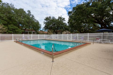 Quiet Condo about 10 Mi to Dtwn Pensacola Apartment in Pensacola