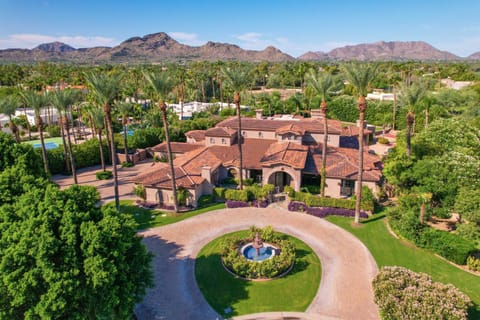 Outdoor Oasis, Games! Paradise Valley Group Villa House in Paradise Valley