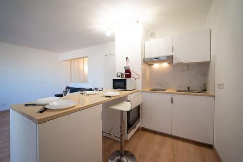 Fully equipped apartment 2 to 4 people St Charles Apartment in Marseille