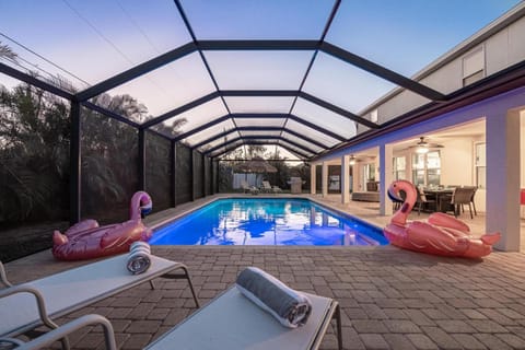 Large Pool, Large Lanai, Large Yard, Private Beach, Sleeps 16! - A Grand Oasis House in Cape Coral
