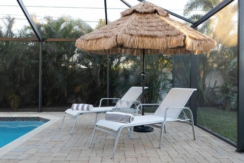Large Pool, Large Lanai, Large Yard, Private Beach, Sleeps 16! - A Grand Oasis House in Cape Coral