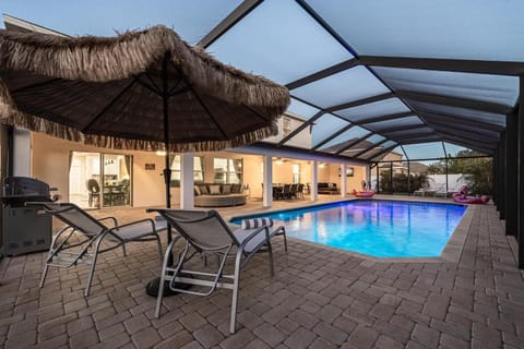 Large Pool, Large Lanai, Large Yard, Private Beach, Sleeps 16! - A Grand Oasis House in Cape Coral