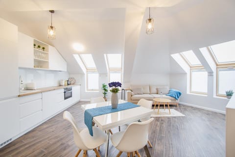 Living room, Seating area, Dining area, minibar, pet friendly