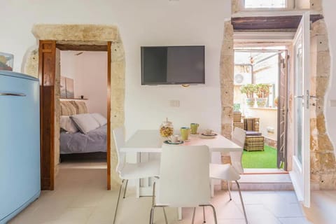 TV and multimedia, Balcony/Terrace, Living room, Seating area, Dining area, Bedroom