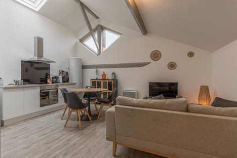 TV and multimedia, Kitchen or kitchenette, Living room, Seating area, Dining area, minibar, pet friendly, stove