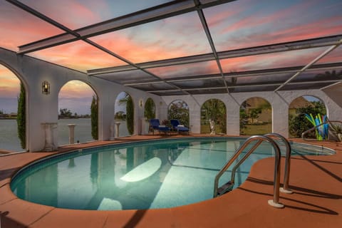 Lake View - Villa Royale - Roelens Vacations House in Cape Coral