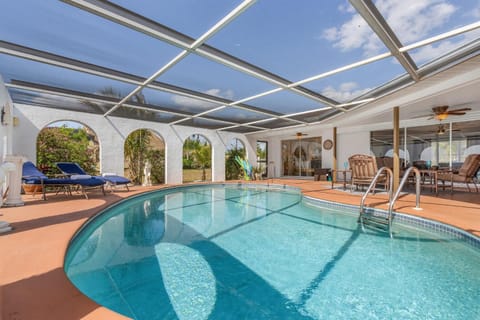 Lake View - Villa Royale - Roelens Vacations House in Cape Coral