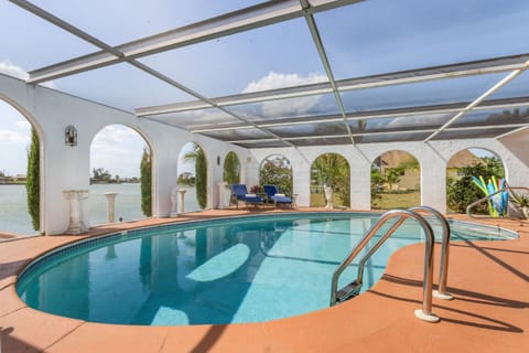 Lake View - Villa Royale - Roelens Vacations House in Cape Coral