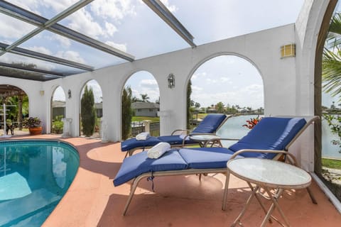 Lake View - Villa Royale - Roelens Vacations House in Cape Coral