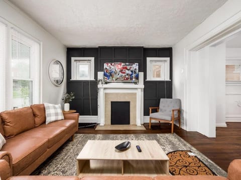 Large 5 Bedroom House Next to OSU, Sleeps 16 House in Ohio