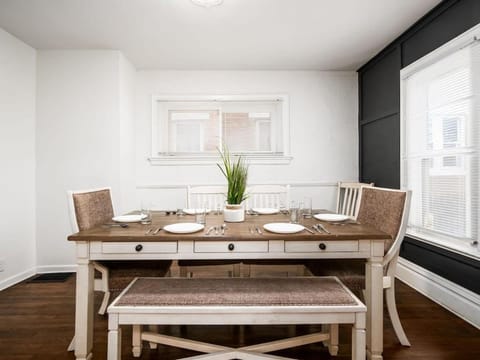 Large 5 Bedroom House Next to OSU, Sleeps 16 House in Ohio