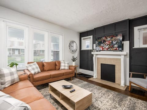 Large 5 Bedroom House Next to OSU, Sleeps 16 House in Ohio