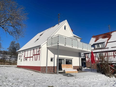 Property building, Day, Winter, Balcony/Terrace