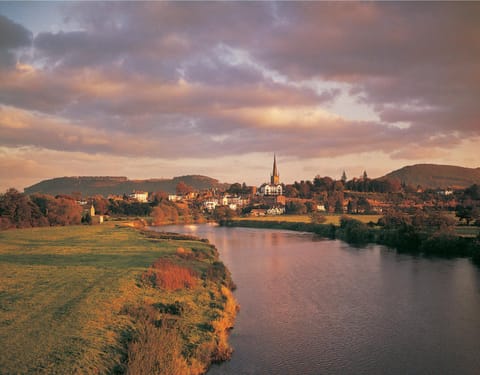 Nearby landmark, Location