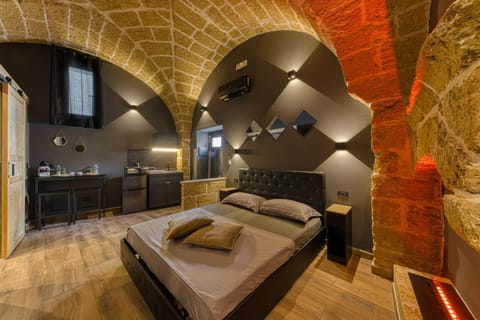 Bed, Kitchen or kitchenette, Living room, Photo of the whole room, Bedroom