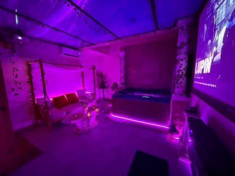 Hot Tub, Living room