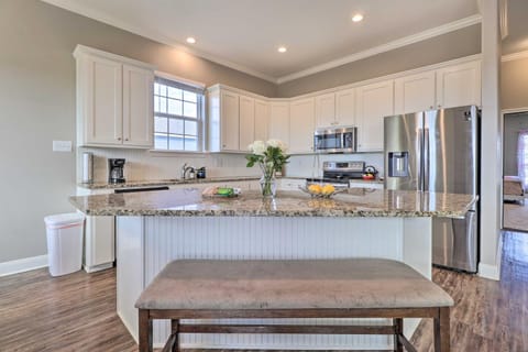 China Spring Home about 13 Mi to Downtown Waco! House in Waco