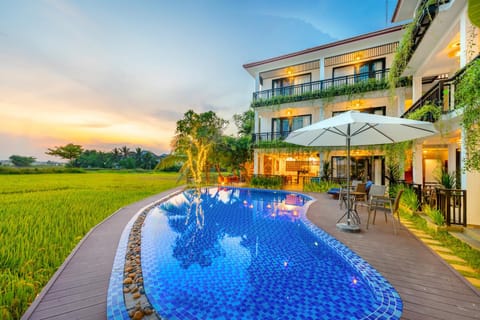 Property building, Spring, Day, Natural landscape, Garden, Garden view, Pool view, Swimming pool, sunbed