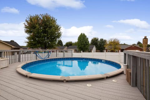 Hot Tub Hideaway 3 BR House in Jeffersonville