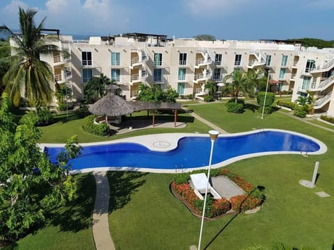 Garden, Swimming pool