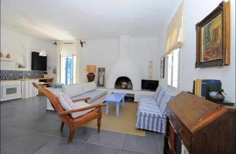 Communal lounge/ TV room, TV and multimedia, Kitchen or kitchenette, Living room, Seating area, Evening entertainment, flat iron