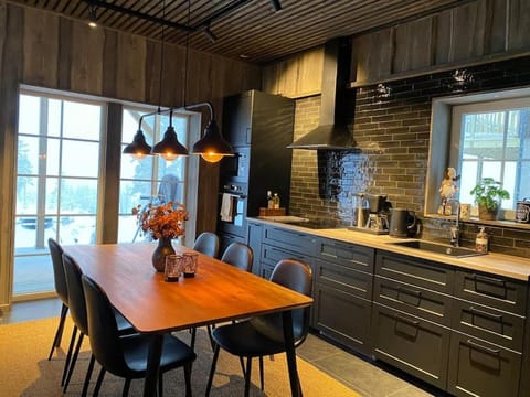 Kitchen or kitchenette, Dining area, pet friendly, stove